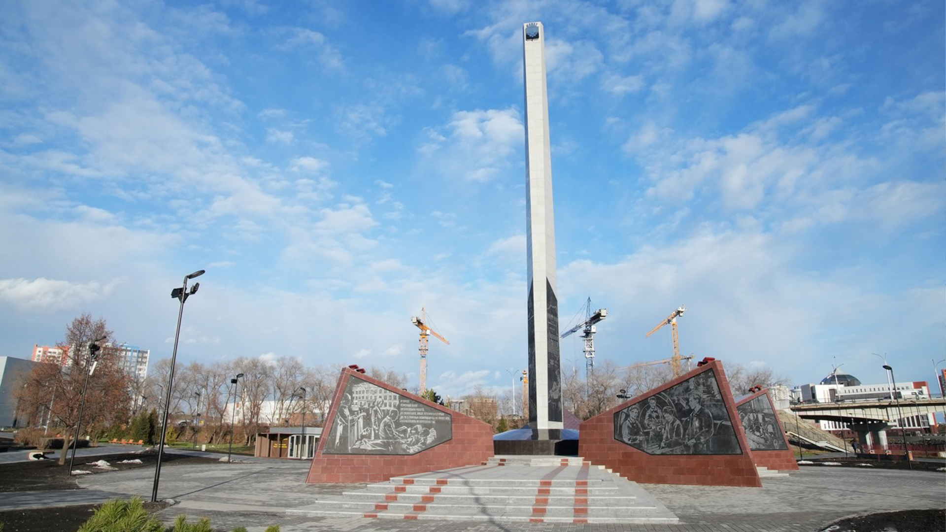 Стела «Кемерово – город трудовой доблести»